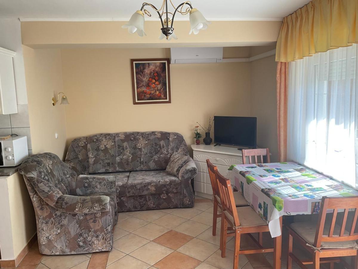 Arany Apartmanhaz Zalagyoengye Appartement Zalakaros Buitenkant foto