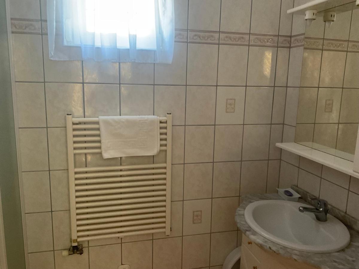 Arany Apartmanhaz Zalagyoengye Appartement Zalakaros Buitenkant foto