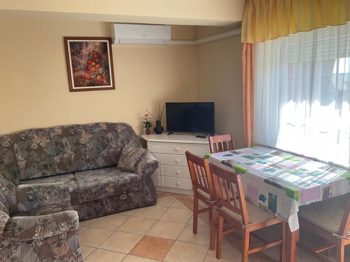 Arany Apartmanhaz Zalagyoengye Appartement Zalakaros Buitenkant foto